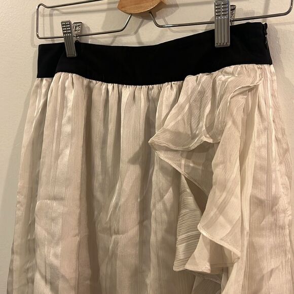 NWT Club Monaco Skirt - Size 0 - Picture 2 of 8